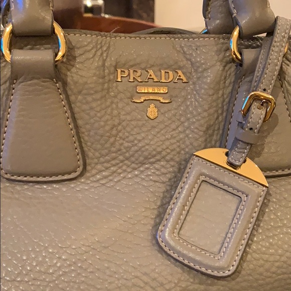 💯 Authentic PRADA Beige Grey pebbled leather. - Picture 2 of 8